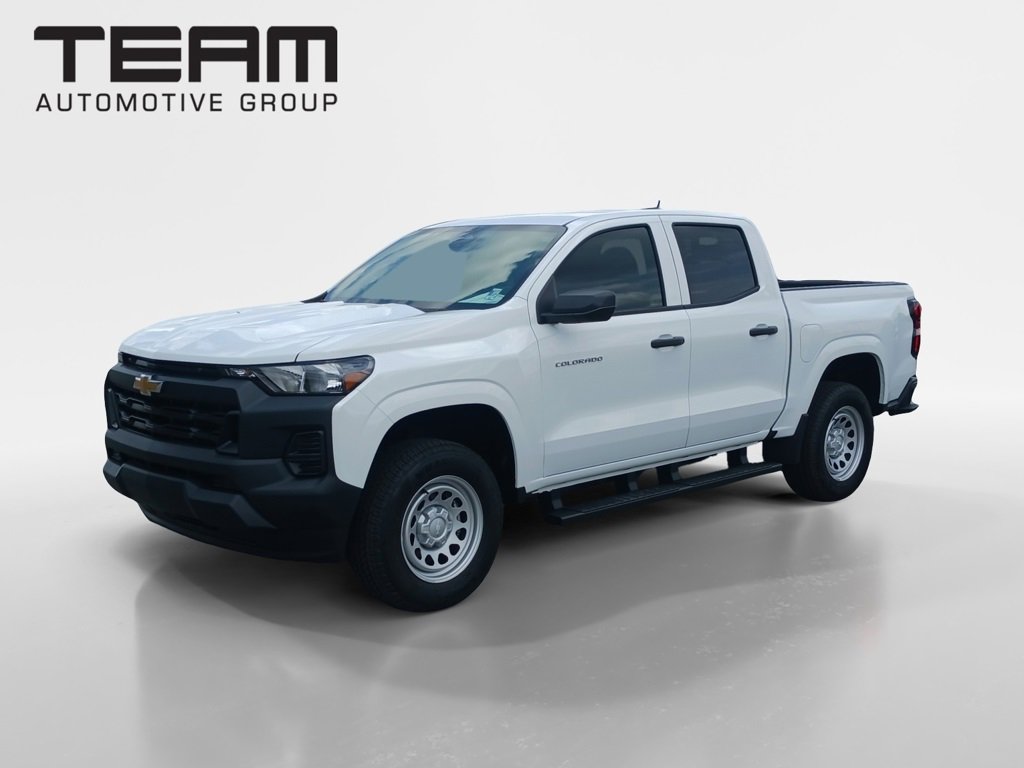 2025 Chevrolet Colorado LT photo 2