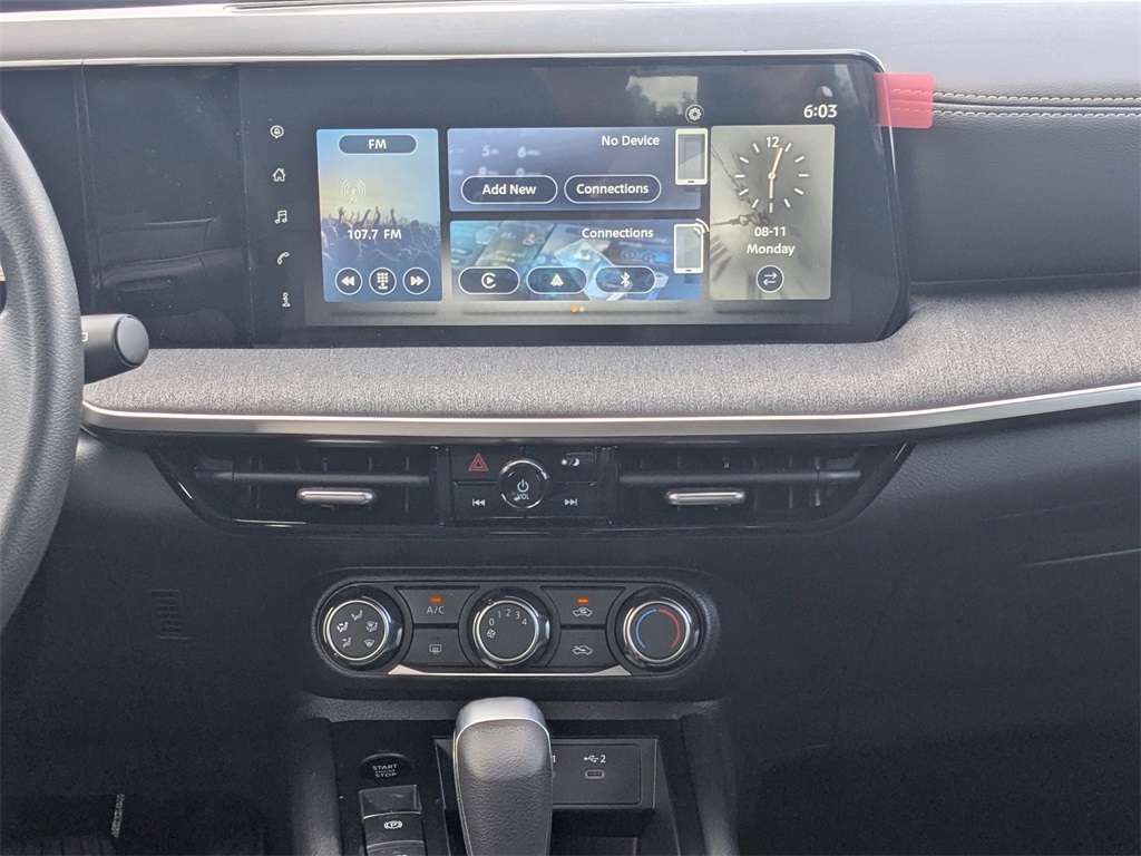 2025 Nissan Kicks SV photo 14