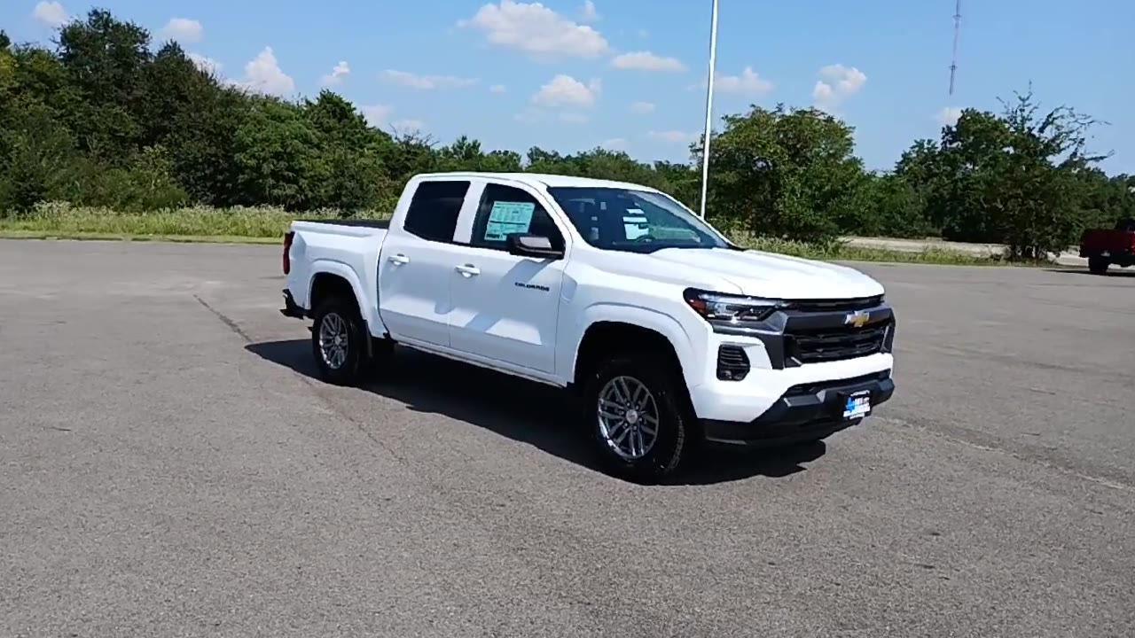 2026 Chevrolet Colorado LT photo 2