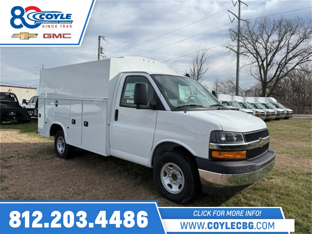 2025 Chevrolet Express Base's photo