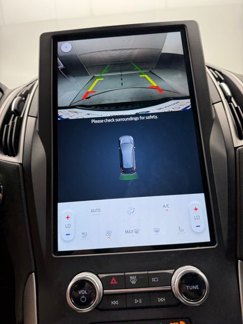 2022 Ford Edge SEL photo 40