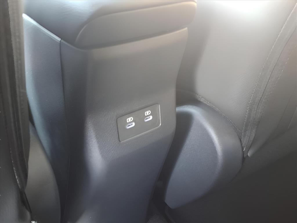 2025 Nissan Kicks SR photo 10