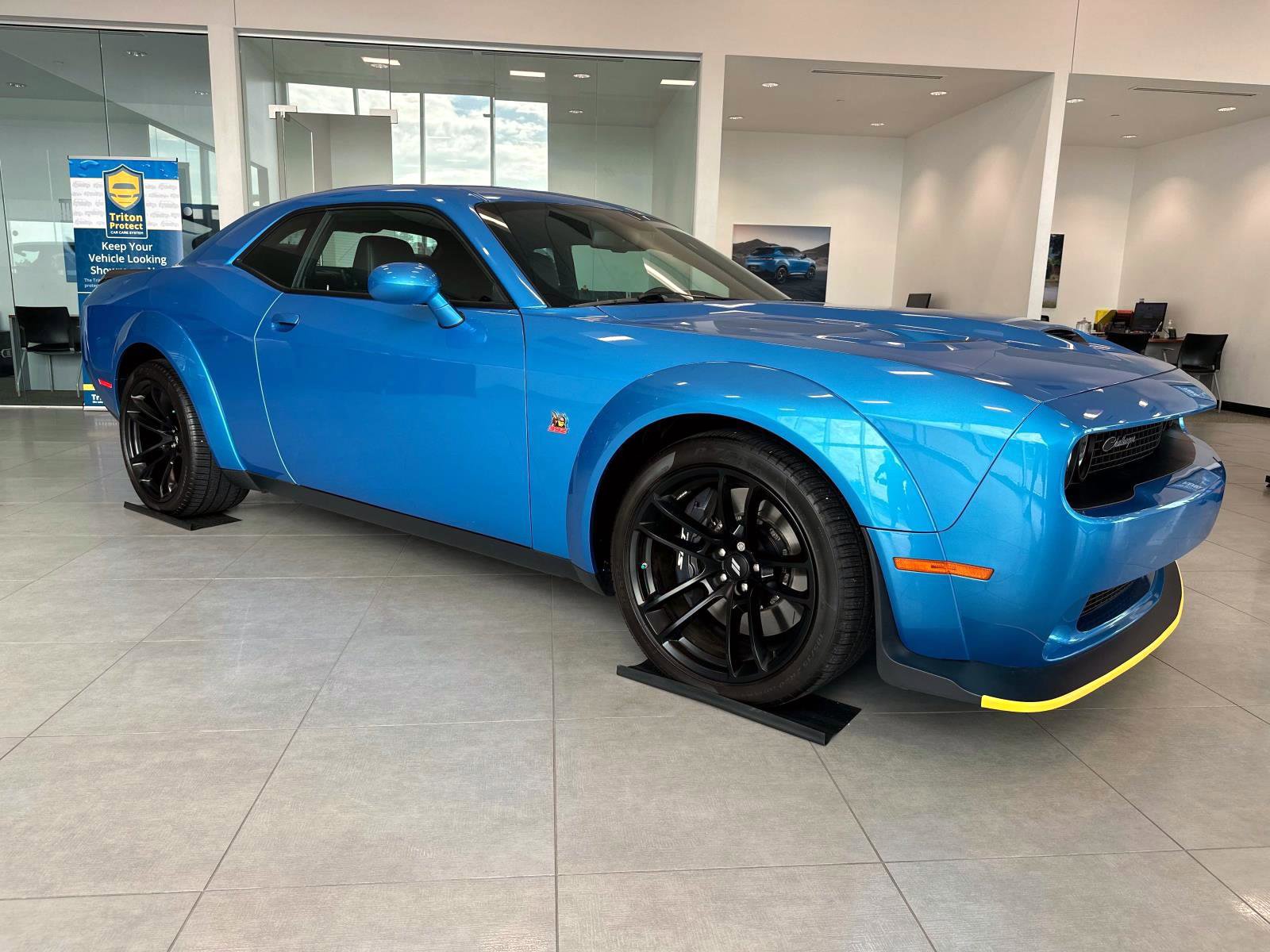 2023 Dodge Challenger R/T Scat Pack Widebody photo 2