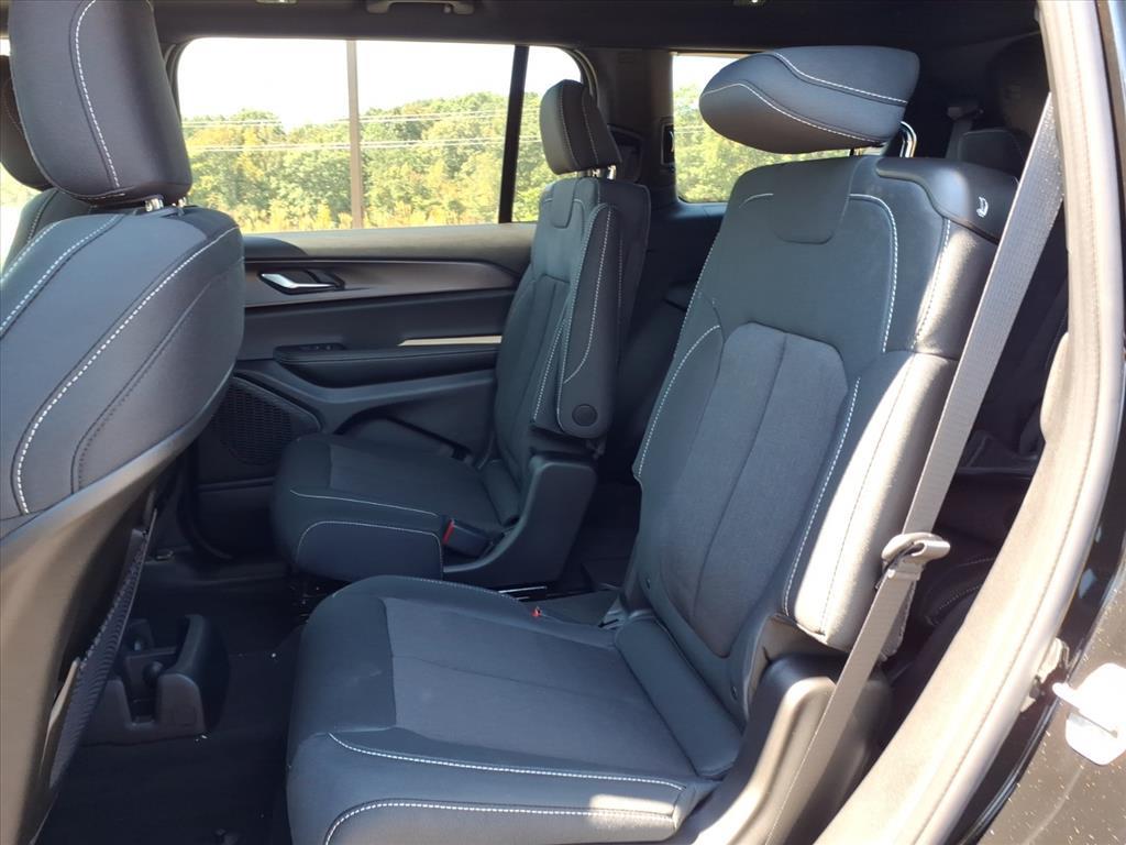 2025 Jeep Grand Cherokee Laredo X photo 23