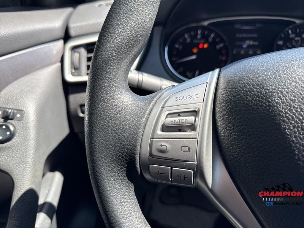2016 Nissan Rogue SL photo 10