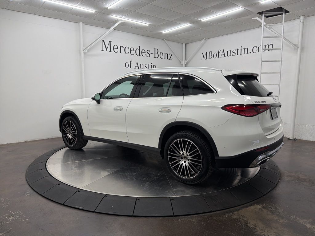 2026 Mercedes Benz GLC 300 photo 4