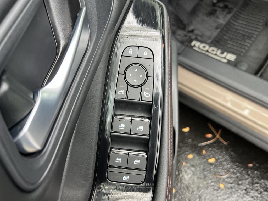 2025 Nissan Rogue SV photo 10