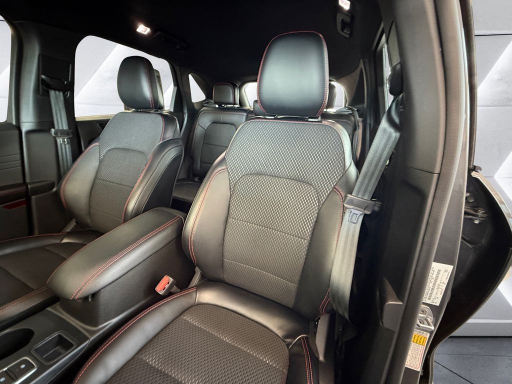 2024 Ford Escape ST-Line photo 8