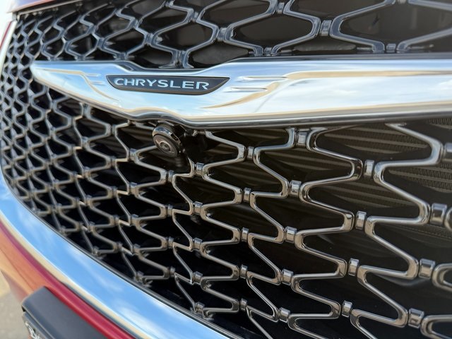 2025 Chrysler Pacifica photo 7