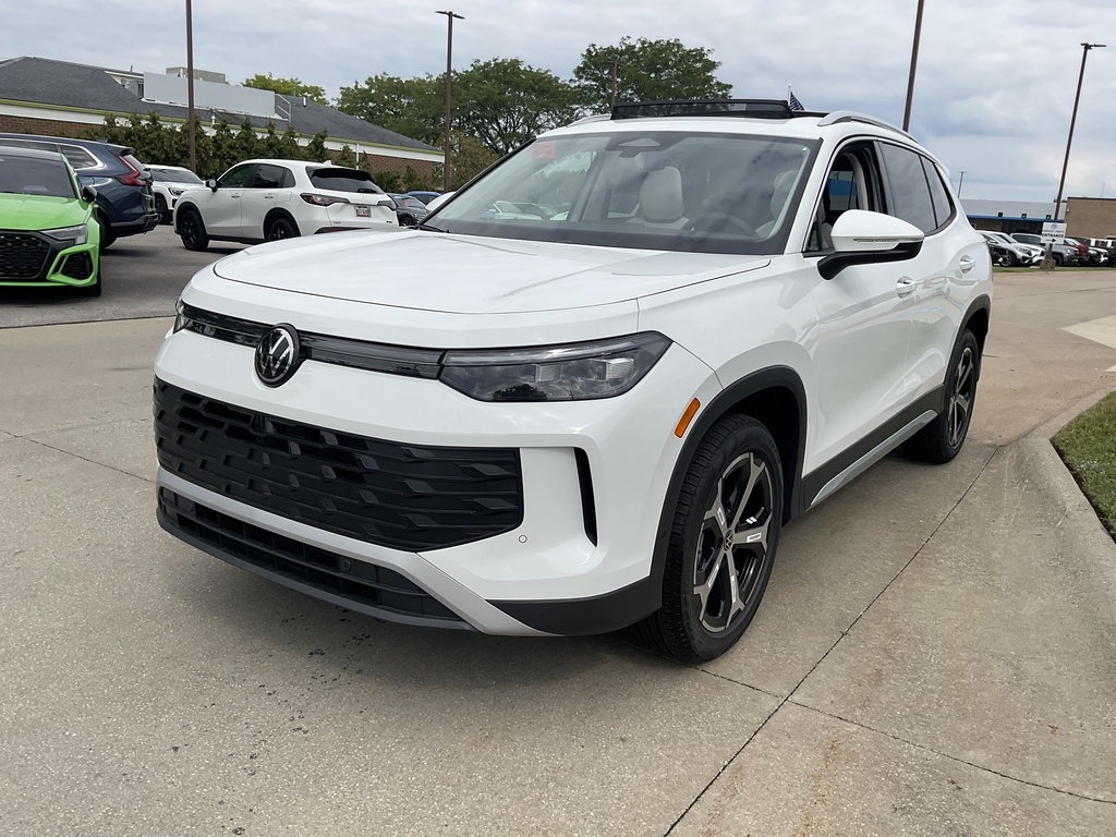 2025 Volkswagen Tiguan SE photo 3