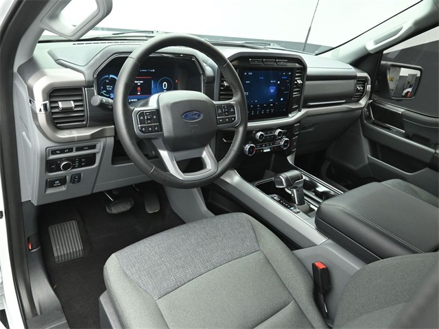 2024 Ford F-150 Lightning XLT photo 4