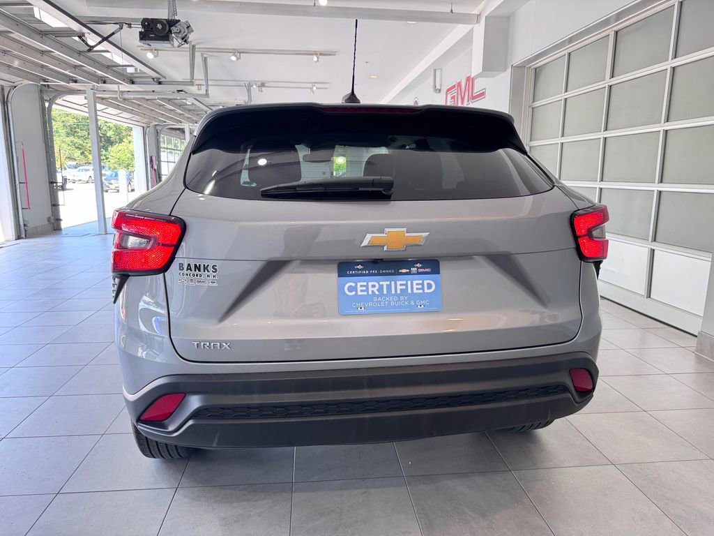 2025 Chevrolet Trax LS photo 5