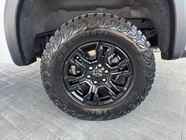 2023 Chevrolet Silverado 1500 ZR2 photo 2
