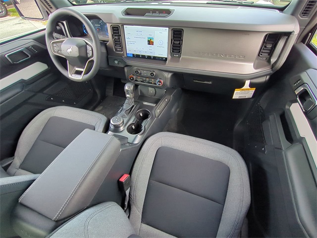 2025 Ford Bronco Base photo 14