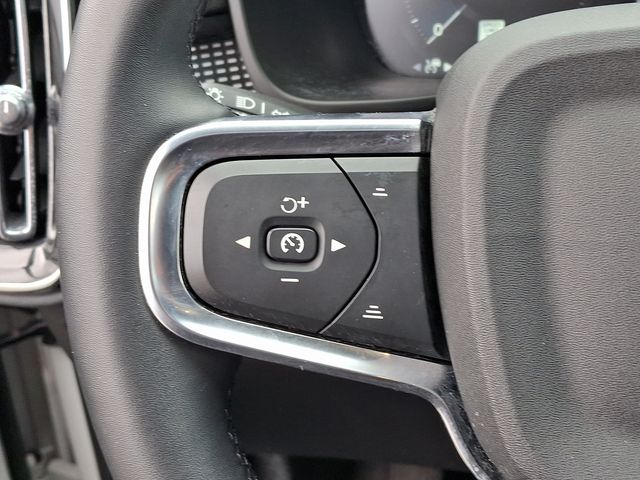2022 Volvo XC40 R-Design AWD photo 23