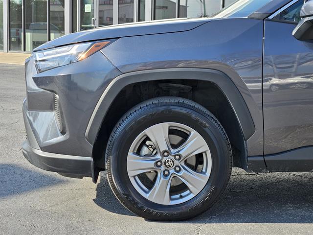 2024 Toyota RAV4 XLE photo 3