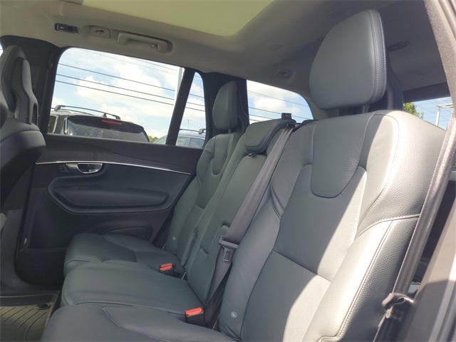2020 Volvo XC90 T6 Momentum photo 9