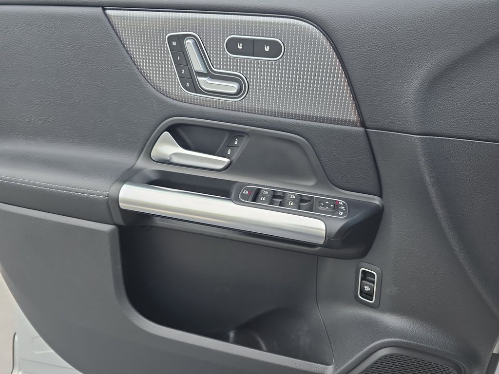 2022 Mercedes Benz GLA 250 photo 26