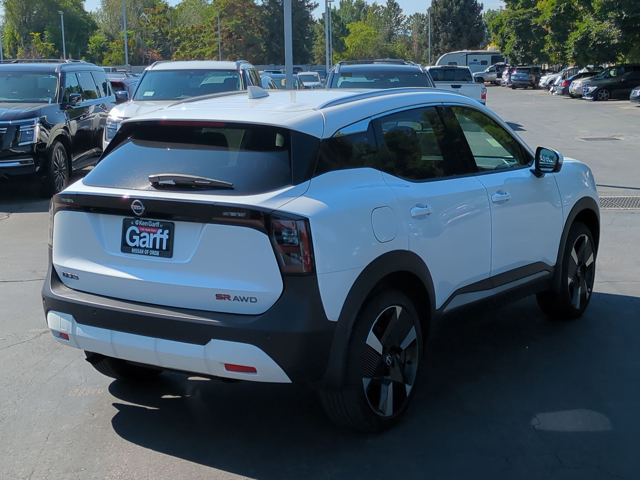 2025 Nissan Kicks SR photo 3