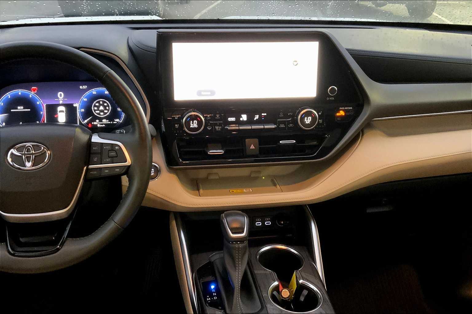 Image of 2023 Toyota Highlander Limited FWD