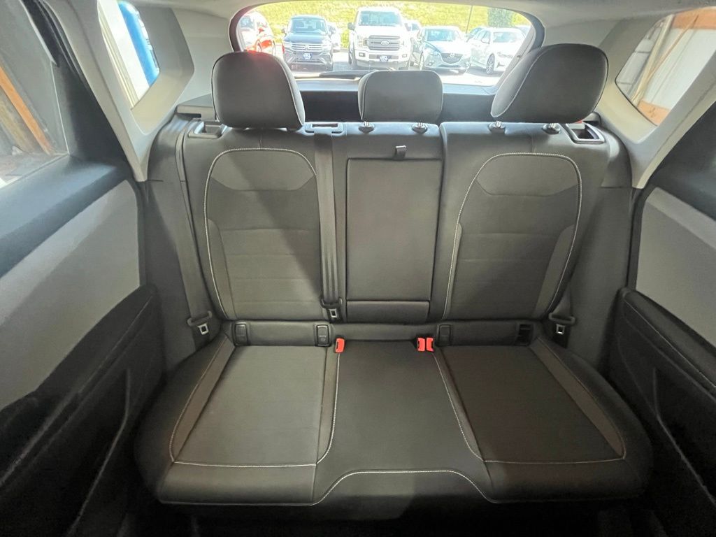 2024 Volkswagen Taos SE photo 25