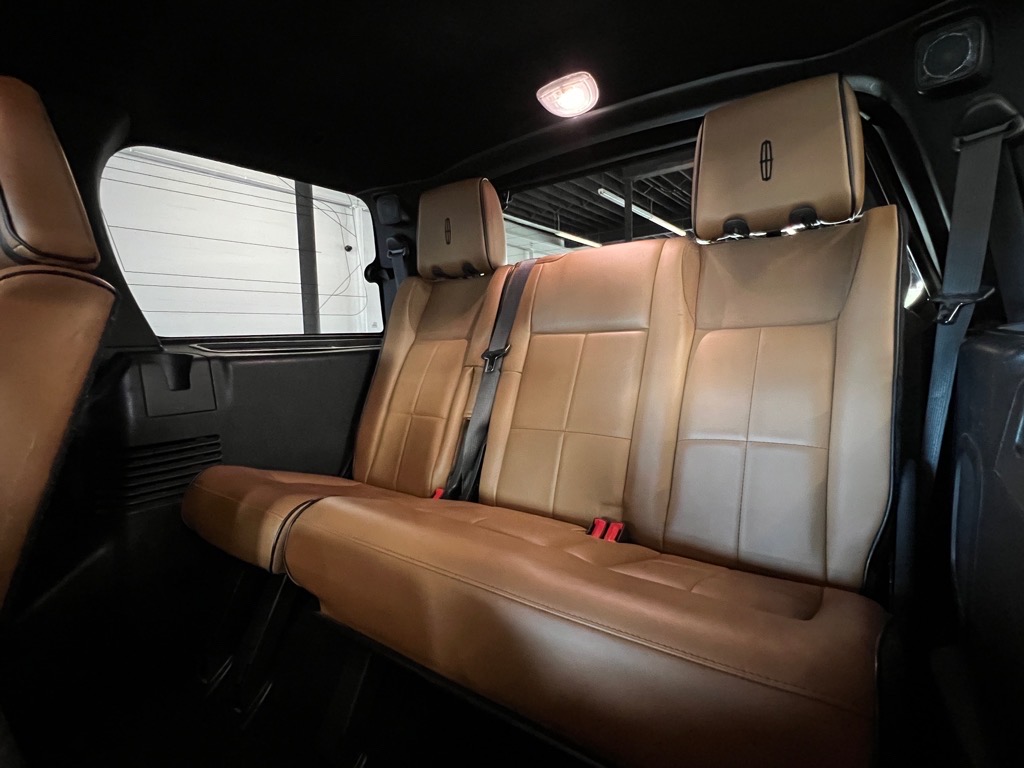 2014 Lincoln Navigator Base photo 19