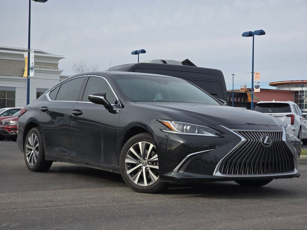 2021 Lexus ES Base's photo