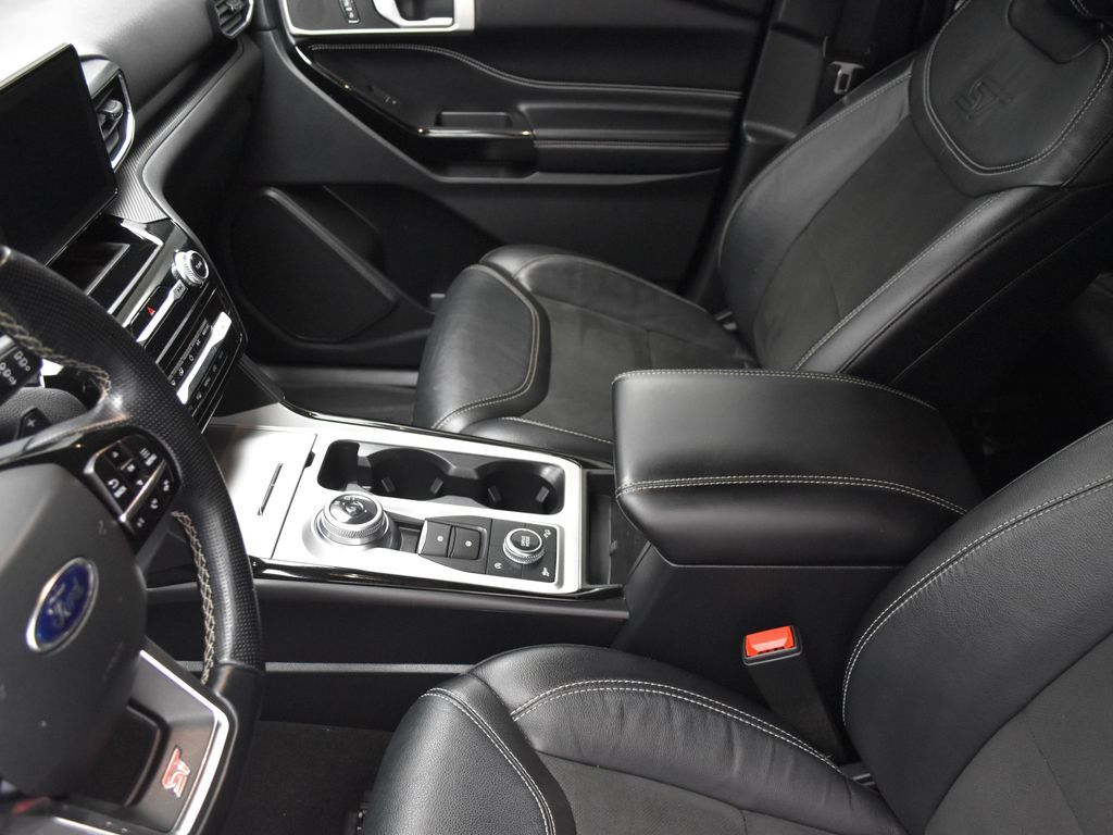 2021 Ford Explorer ST photo 14