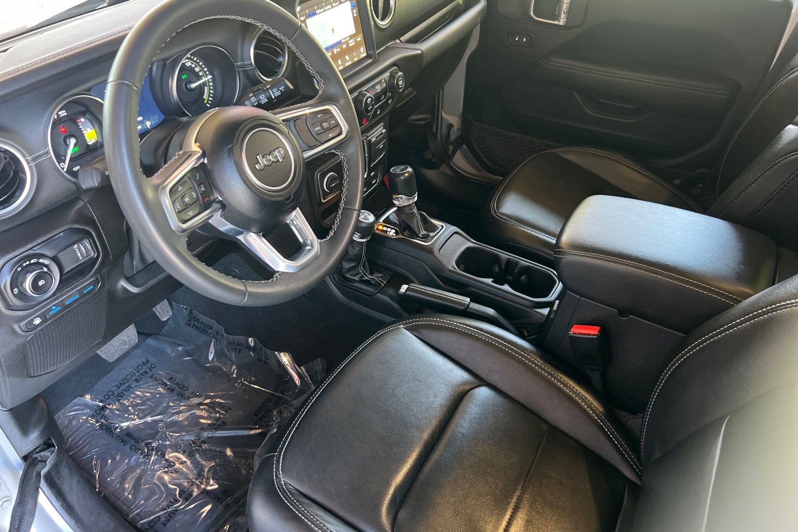 2023 Jeep Wrangler Sahara 4xe photo 9