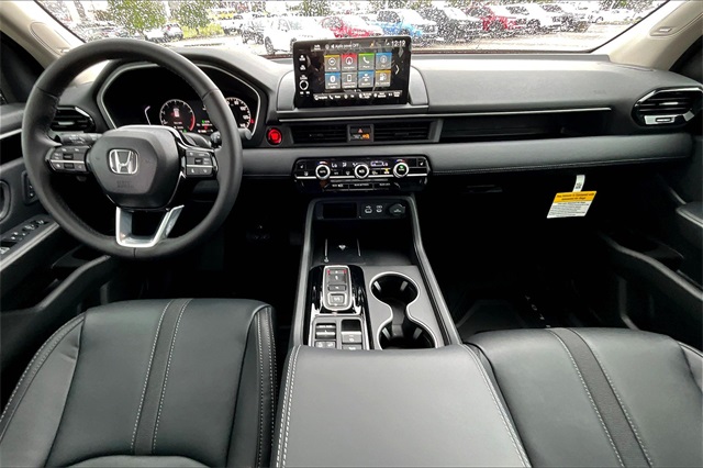 2025 Honda Pilot Touring photo 3