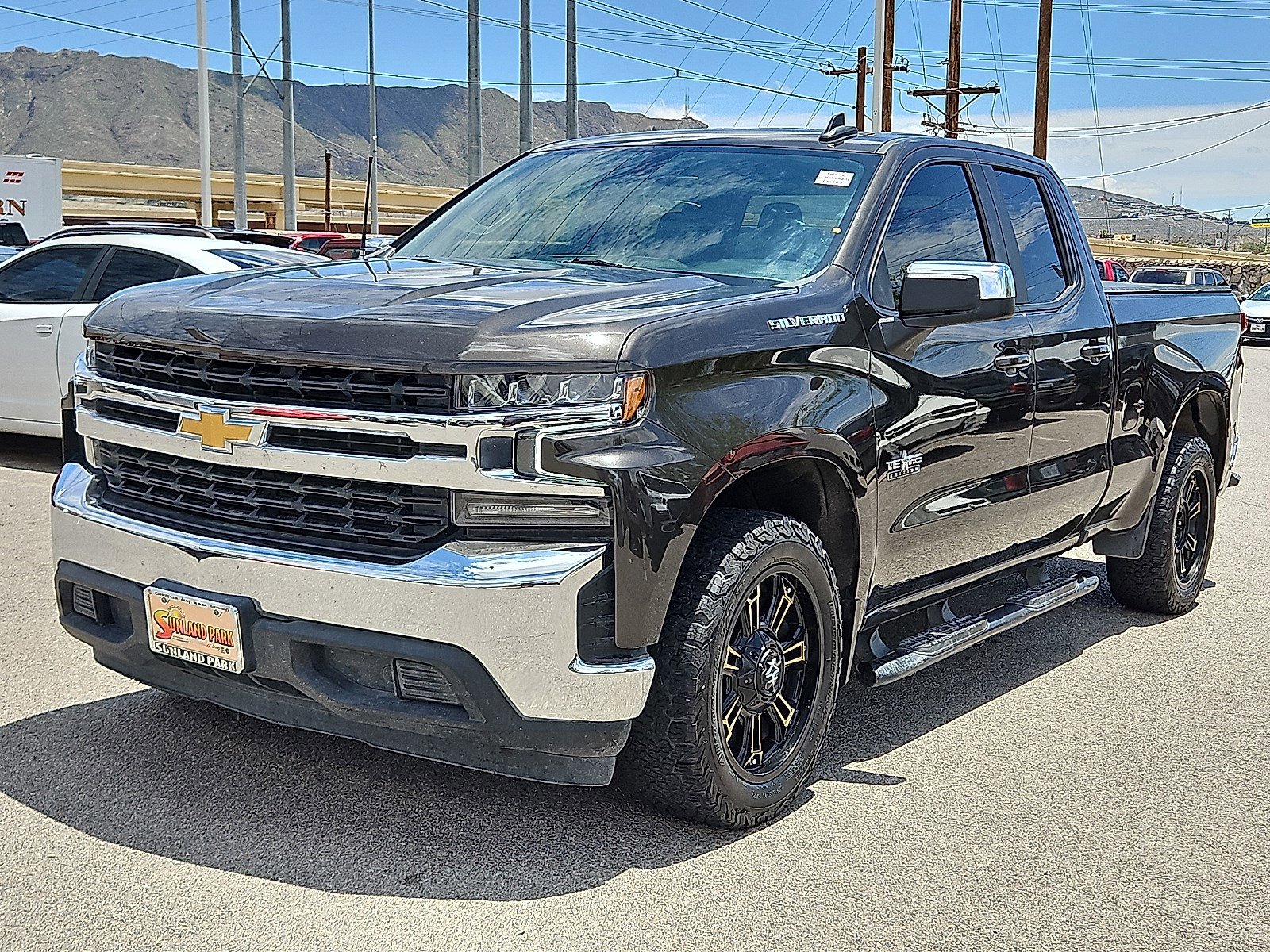 2021 Chevrolet Silverado 1500 LT photo 2