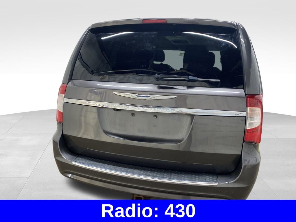 2016 Chrysler Town & Country Touring photo 3