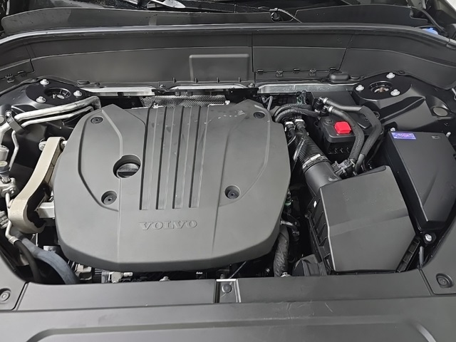 2023 Volvo XC90 B5 Core photo 11