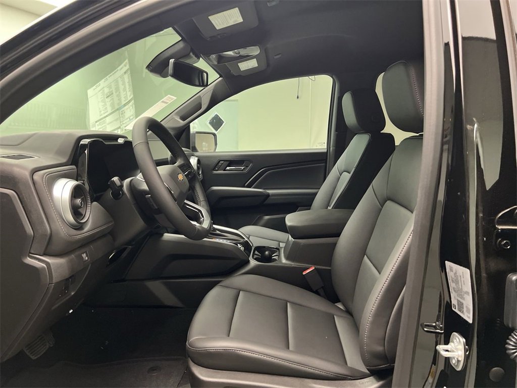 2025 Chevrolet Colorado Work Truck LT photo 10