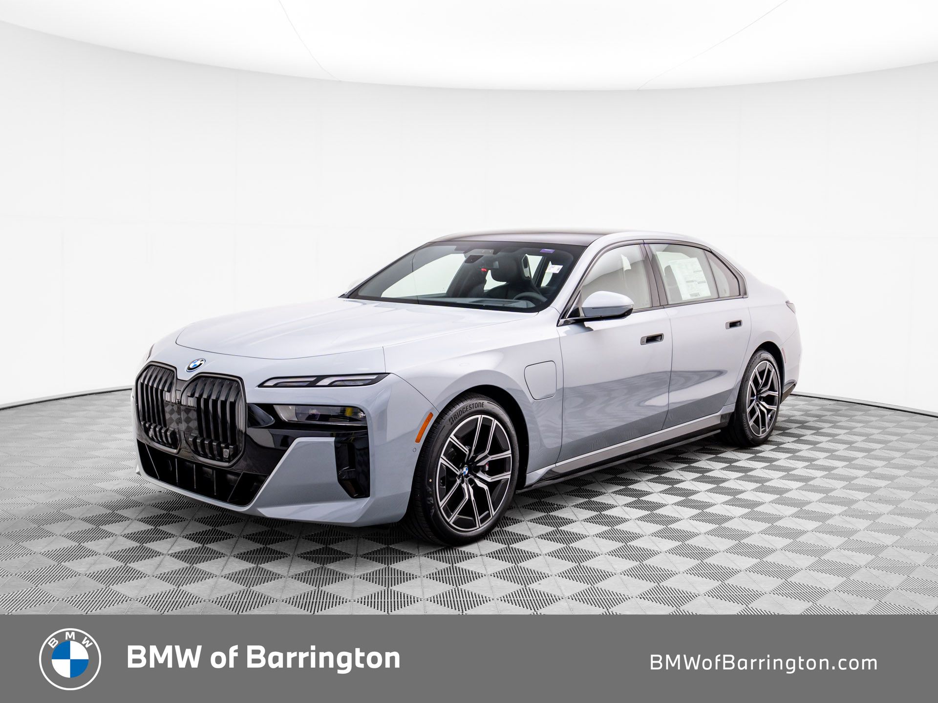 New 2025 Brooklyn Grey Metallic BMW 750e xDrive image 1