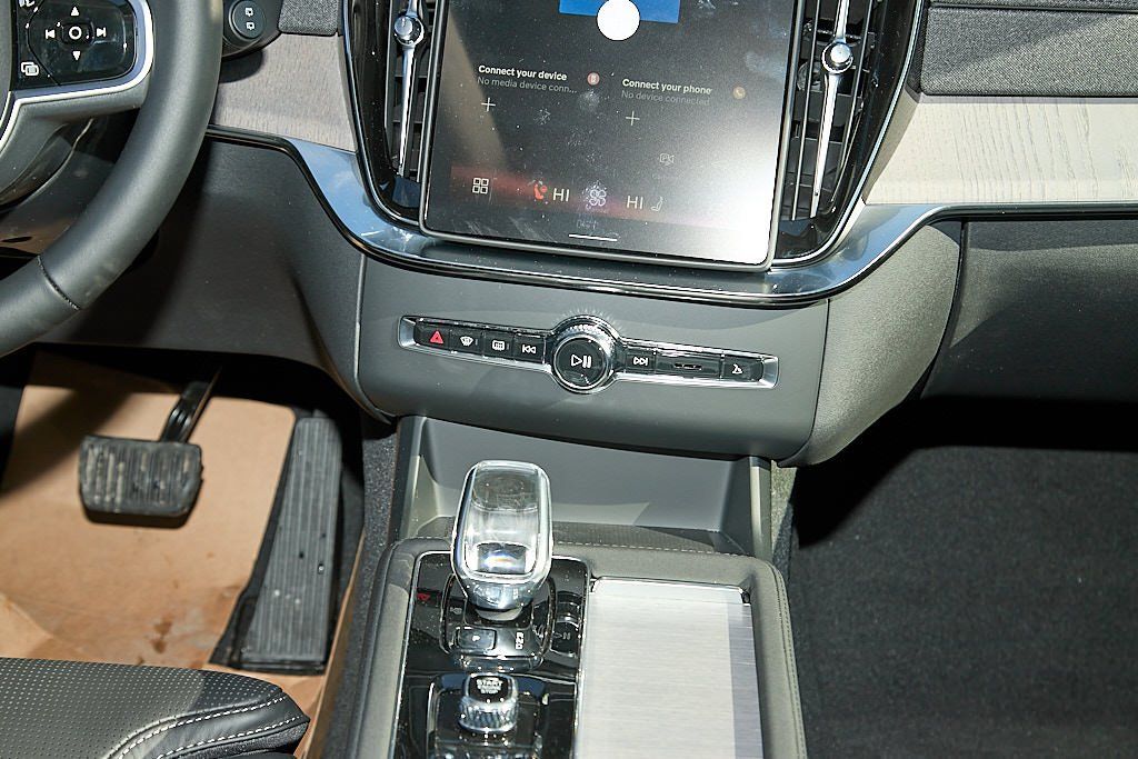 2026 VOLVO XC90 - Image 28