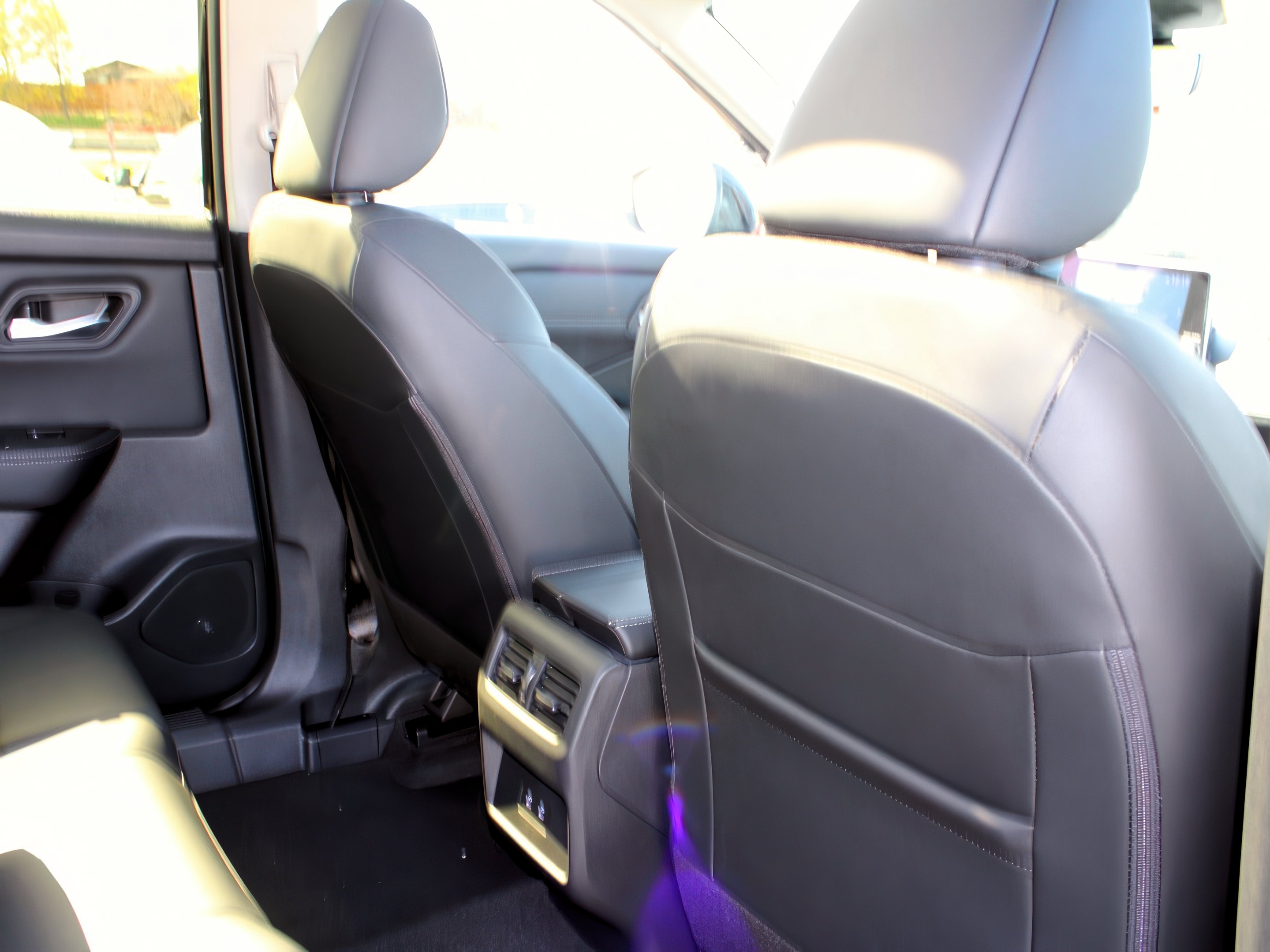 2025 Nissan Rogue SV photo 27