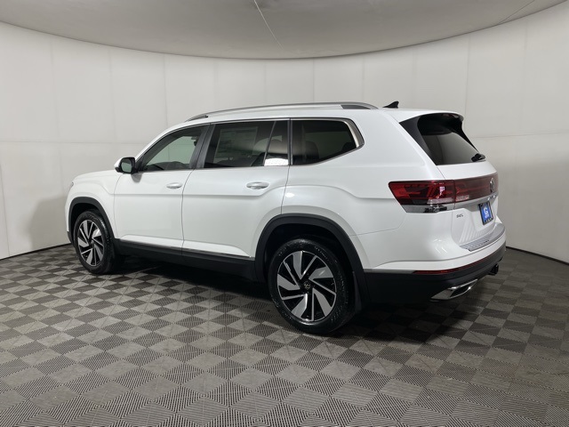2025 Volkswagen Atlas SEL photo 4