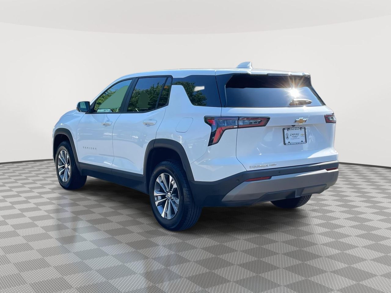 2025 Chevrolet Equinox LT photo 2