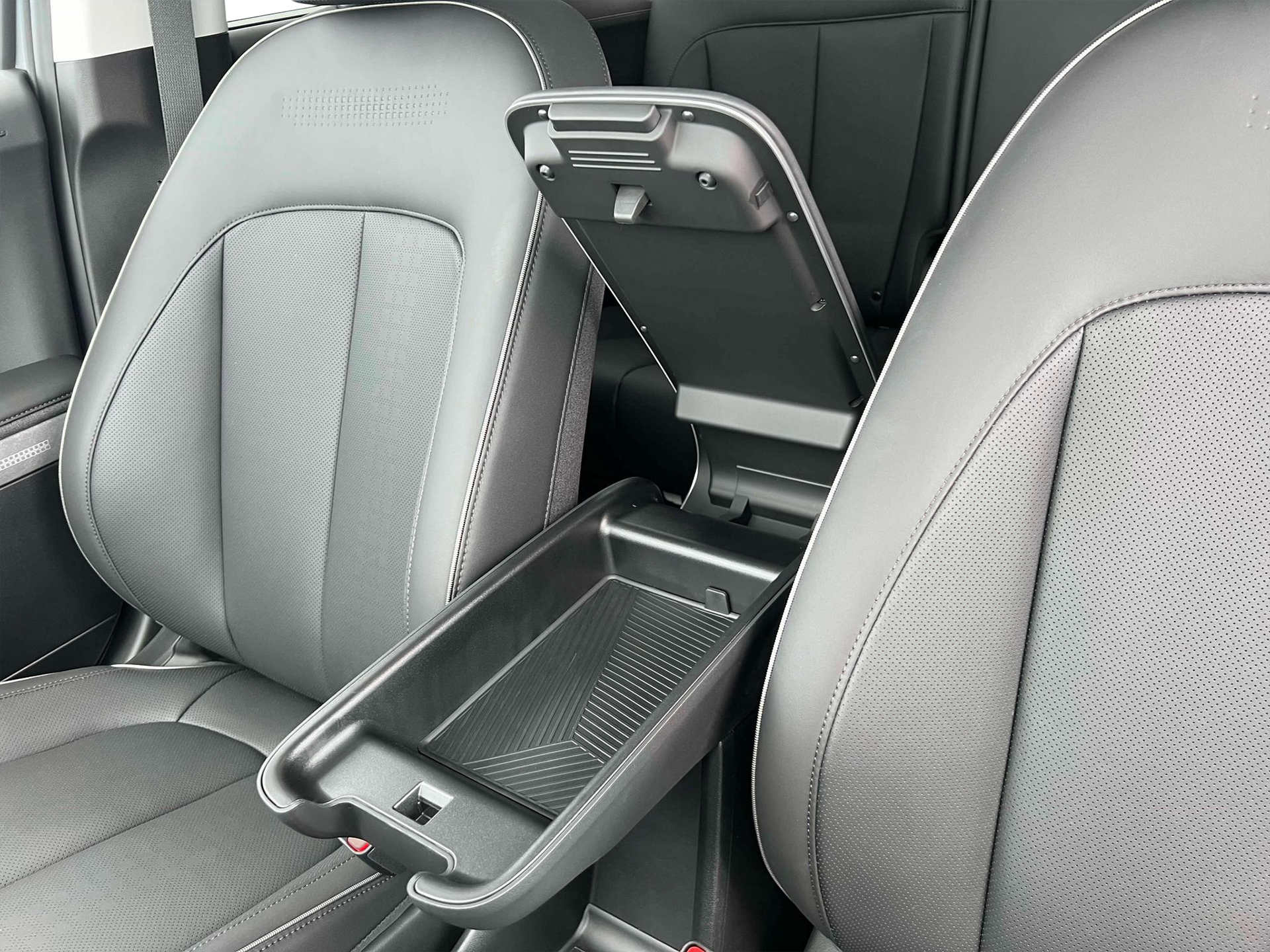 New 2024 Lucid Blue Hyundai Limited image 19