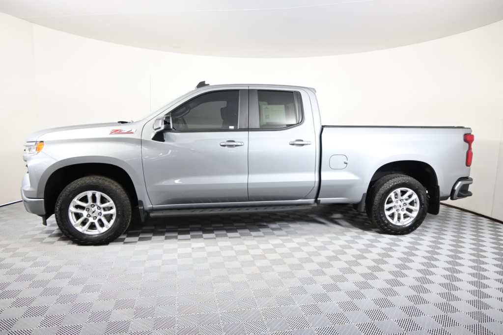 2024 Chevrolet Silverado 1500 RST photo 2