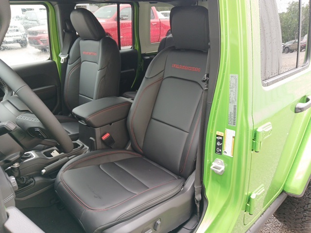 2025 Jeep Wrangler Rubicon X photo 33