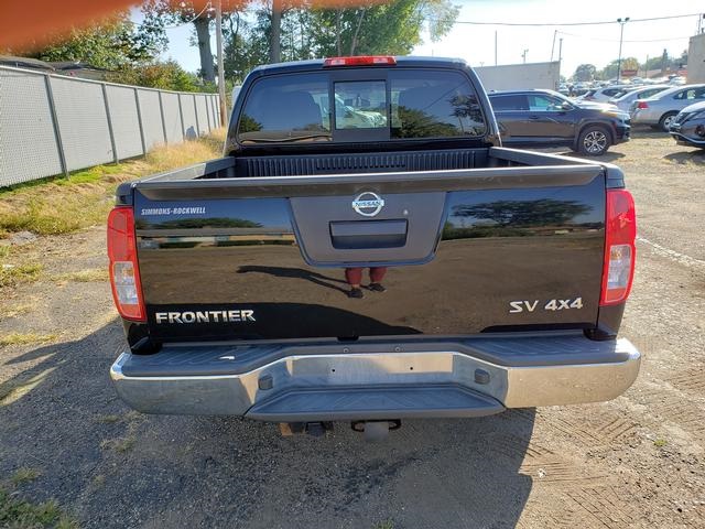 2014 Nissan Frontier SV Crew Cab photo 4