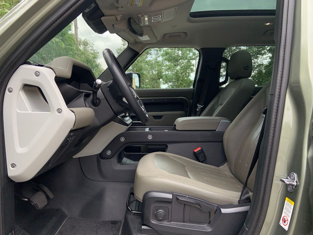 2021 Land Rover Defender 110 S photo 14