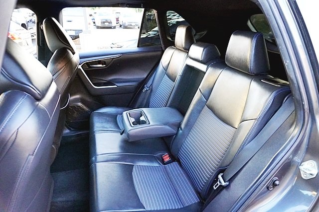 Used 2020  Toyota XSE image 16