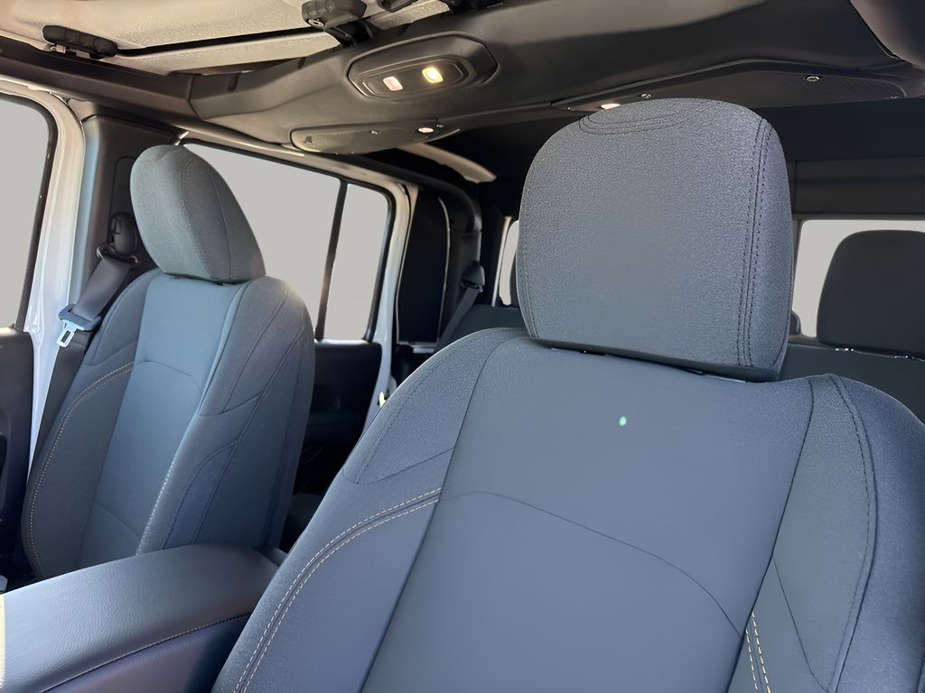 2025 Jeep Gladiator Willys photo 28