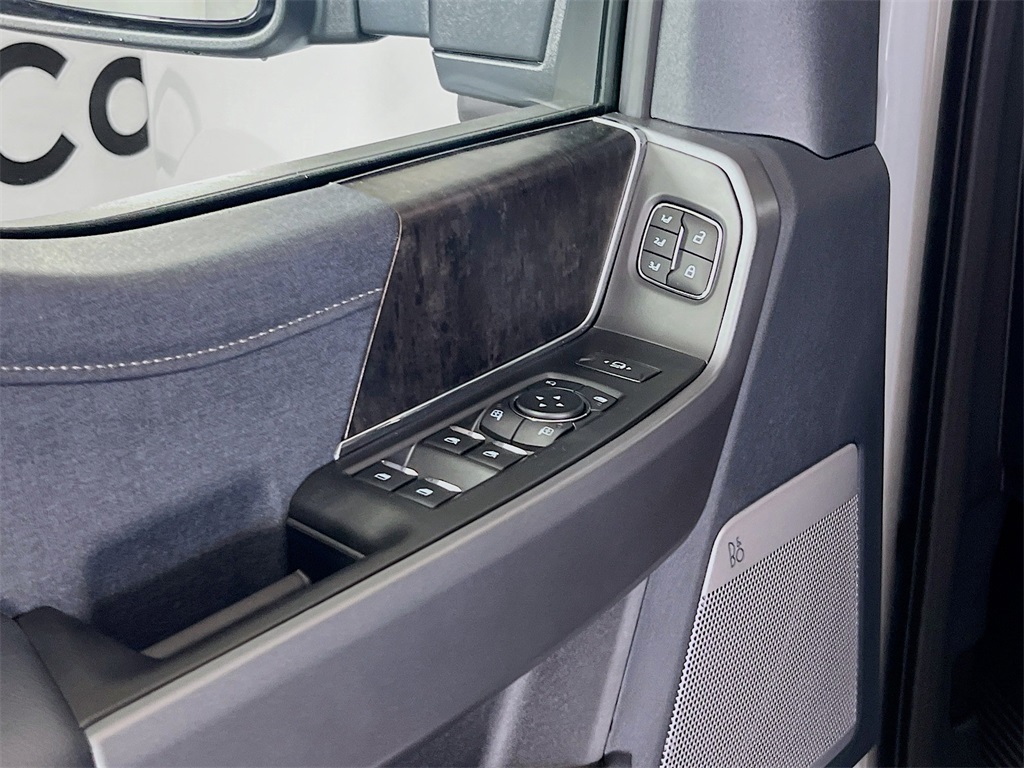 2025 Ford F-250 Lariat photo 11