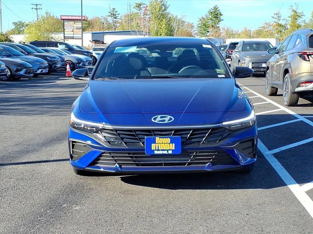 2025 Hyundai Elantra SEL Sport photo 2