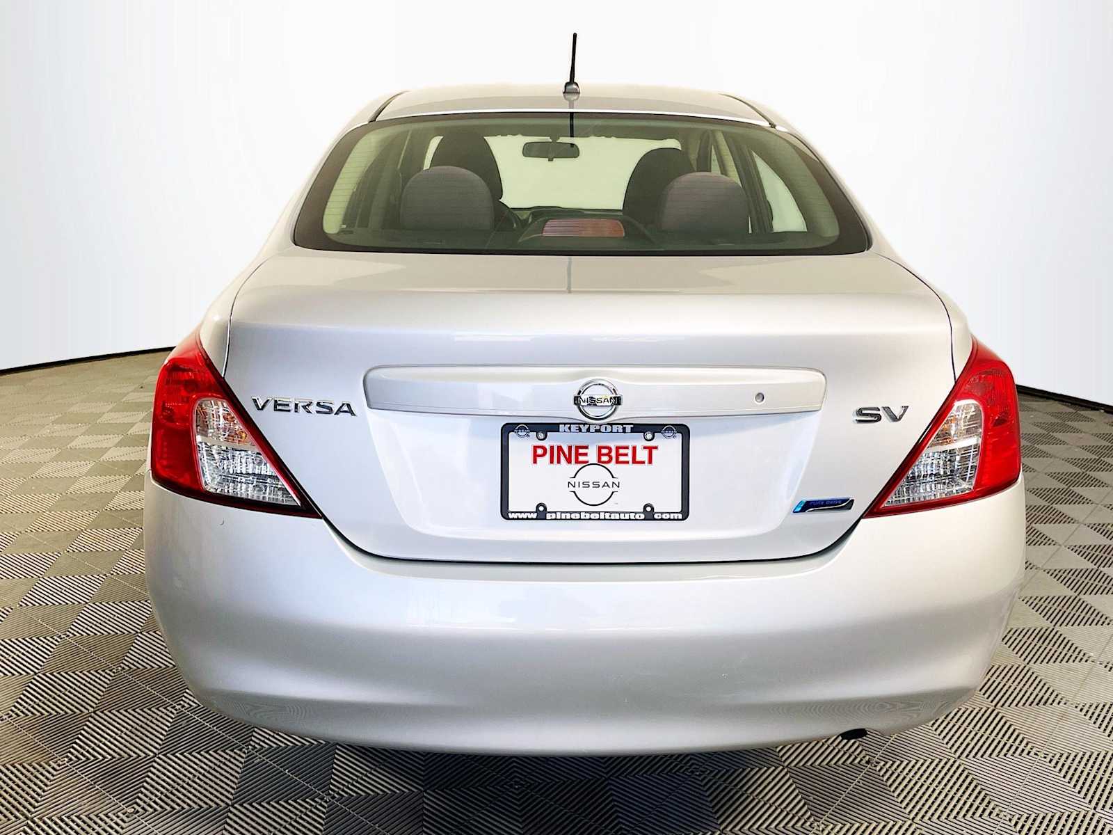 2012 Nissan Versa SV photo 5