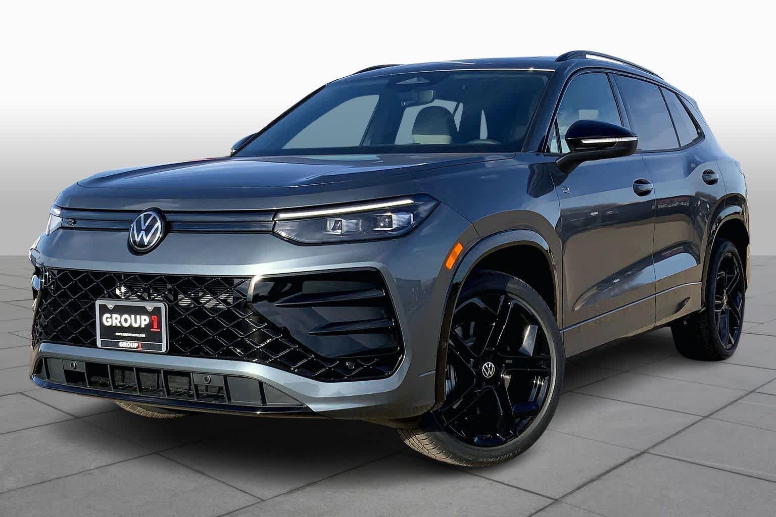 2026 Volkswagen Tiguan SE R-LINE BLACK's photo